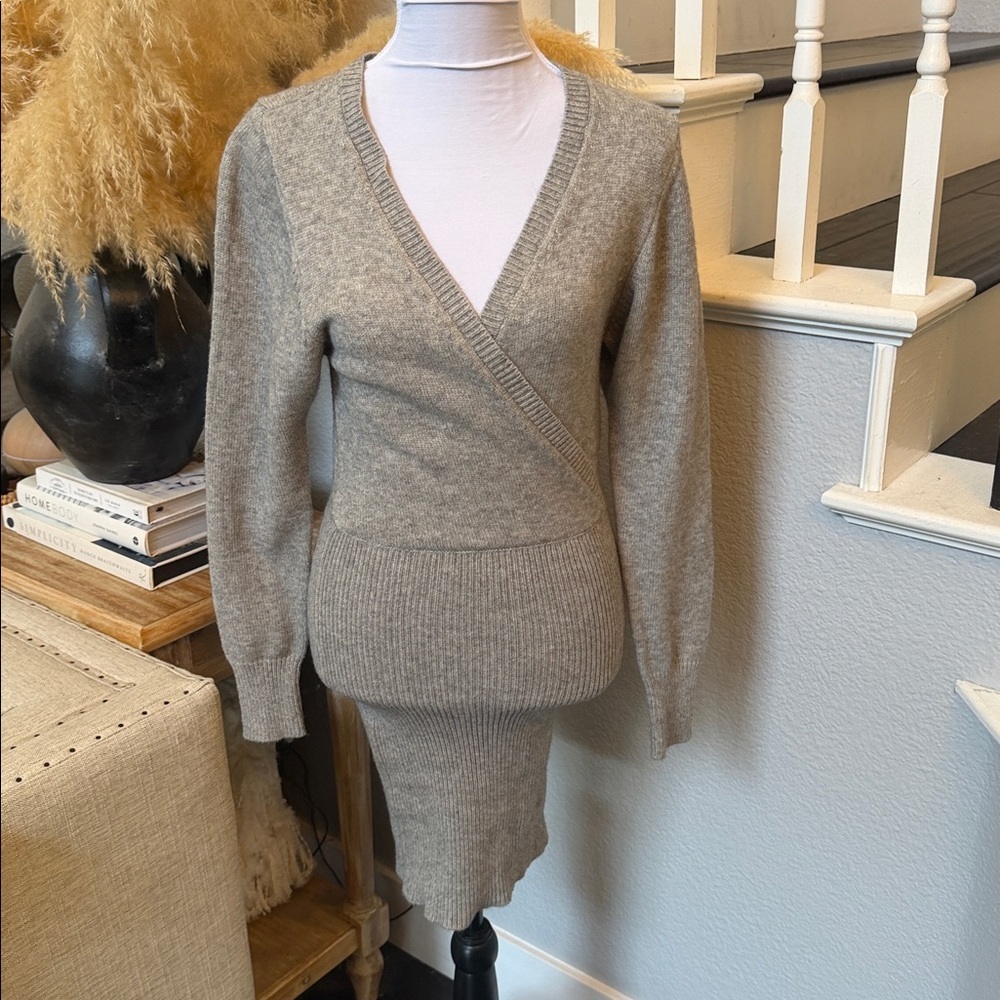 Urban Outfitters Gray Ribbed V-Neck Sweater Dress Long Sleeve Size Small